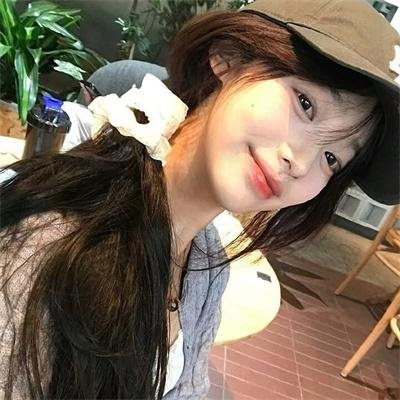 我喜欢上了给我橡皮的女生。